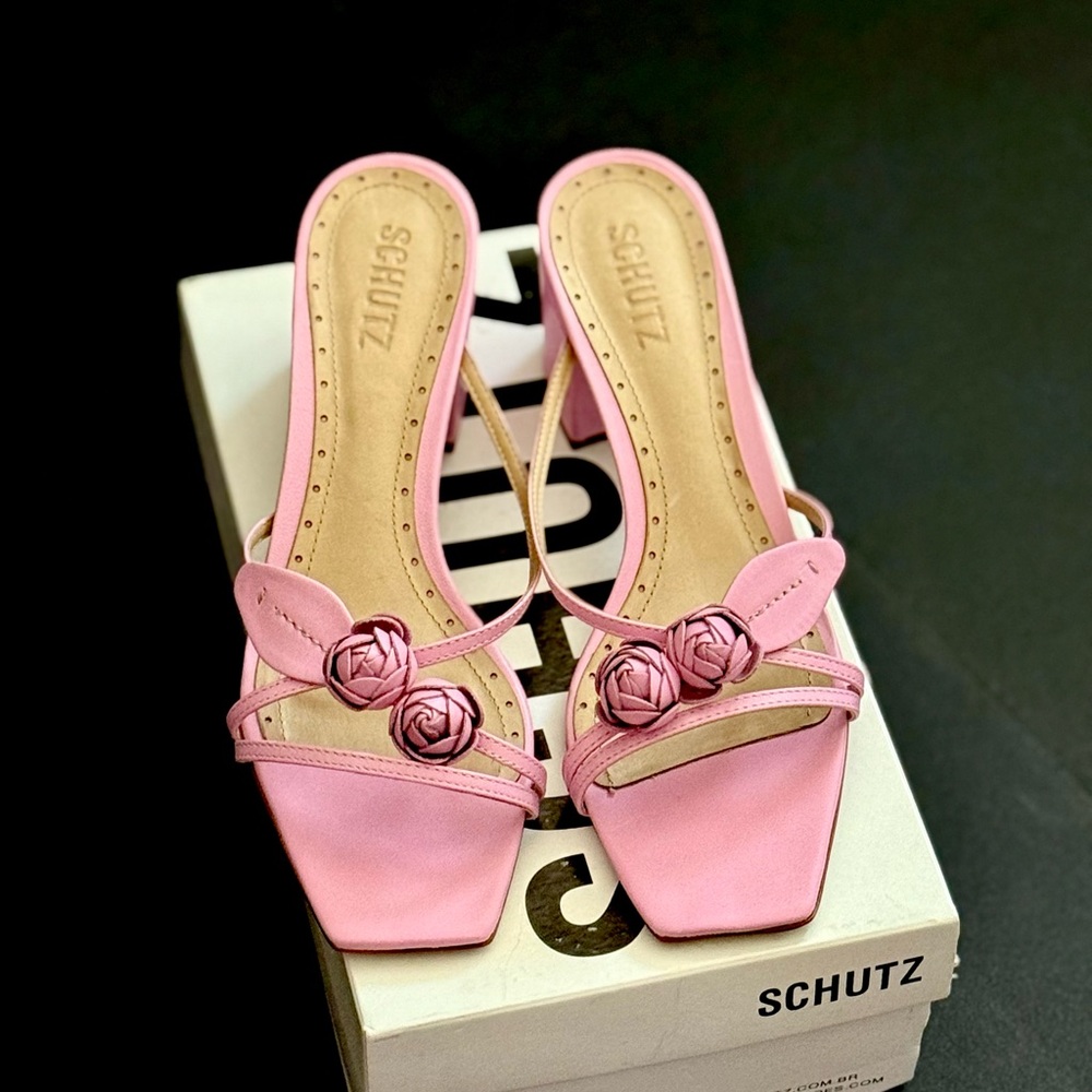 Schutz Pink Leather Heels. Square Toe.